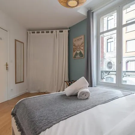 Vieux - Center Apartment! דירה