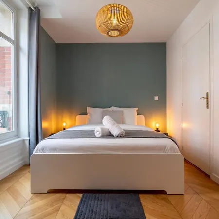 Vieux - Center Apartment! דירה ליל