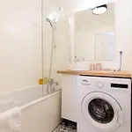 Vieux - Center Apartment! شقة *