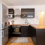 شقة Vieux - Center Apartment! ليل